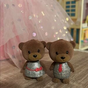 Li’l Woodzeez Brown Bear Figurines with Silver Outfits